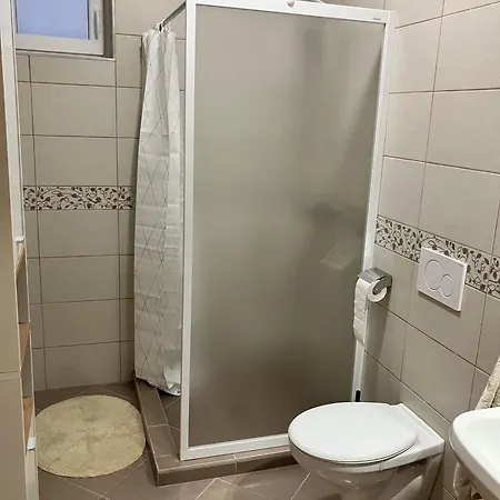 Adam Vendeghaz Appartement