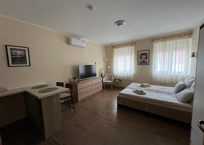 Adam Vendeghaz Apartament