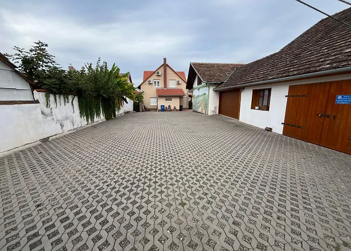 Adam Vendeghaz Apartament